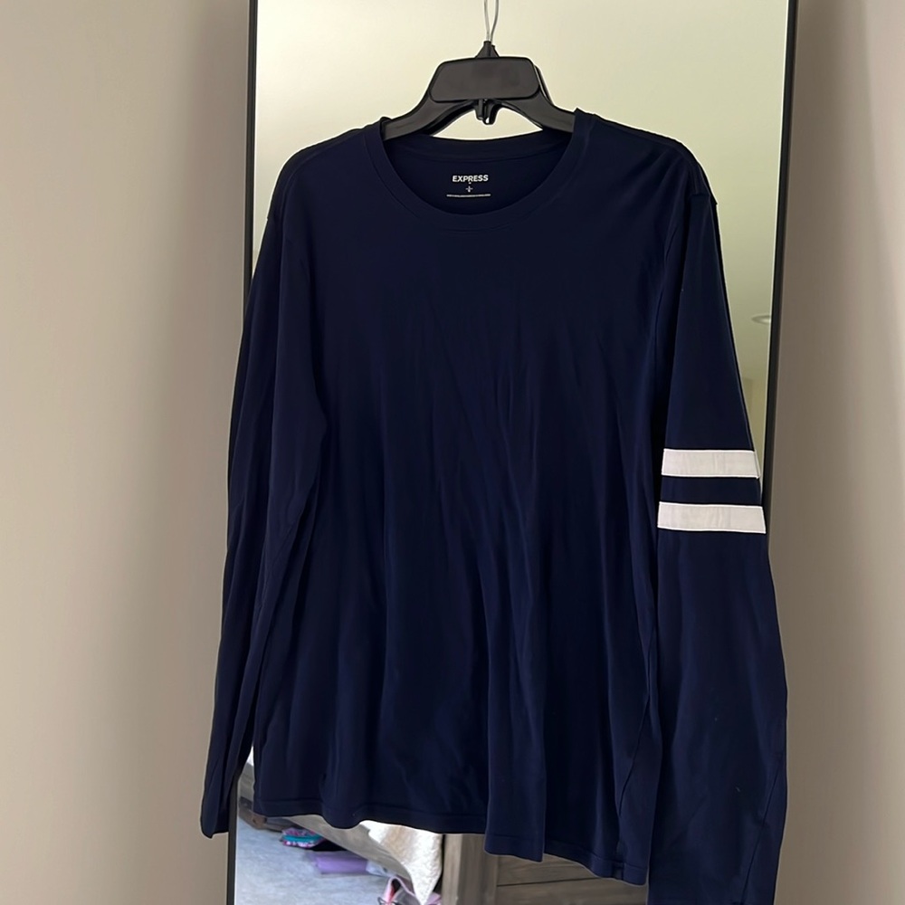 Express: Men’s Size Large, Long Sleeve Tee